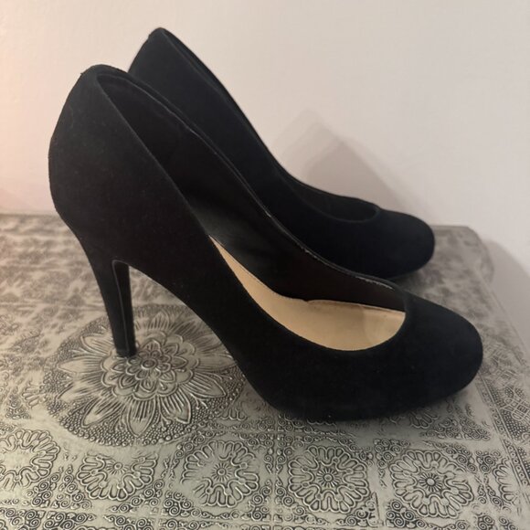 Steve Madden Remmedy Black Suede Pumps - Picture 9 of 12